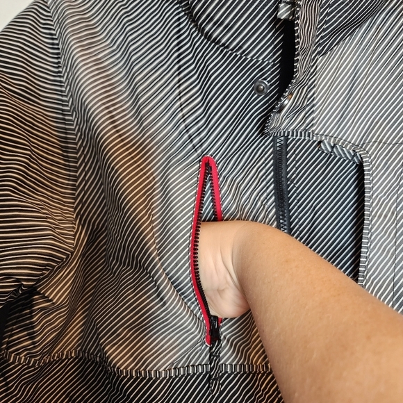 Body Glove Grey Stripe snow ski coat.  Boys size 14.. - Picture 11 of 16